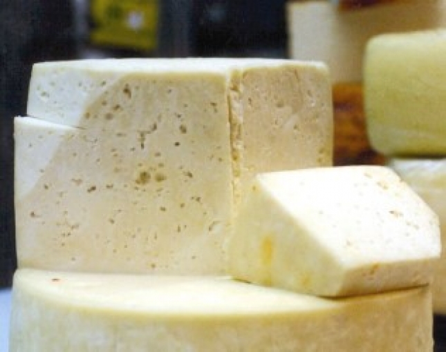 La alerta por quesos elaborados con leche cruda no afecta a Navarra