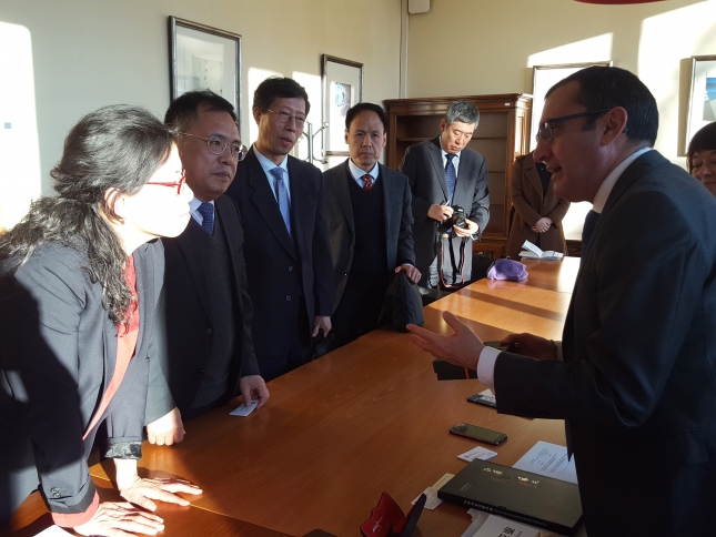 Una delegaci�n China se re�ne con Valent�n Almansa para analizar la sanidad animal espa�ola y facilitar las exportaciones