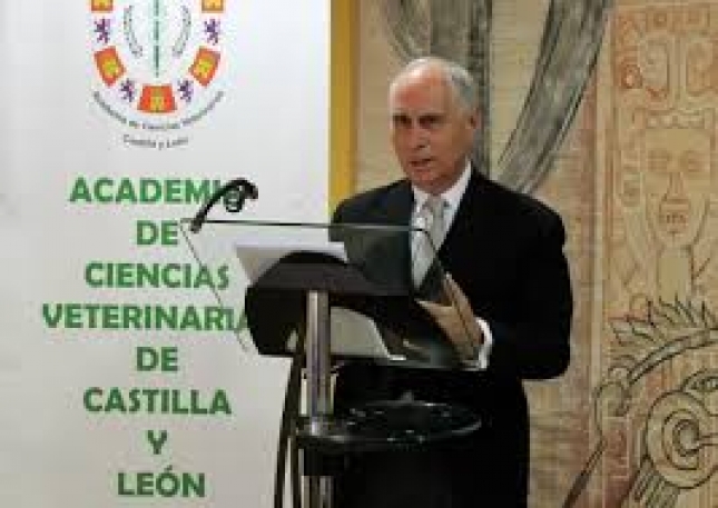 Arturo Anadn analiza el uso responsable de los antimicrobianos en animales