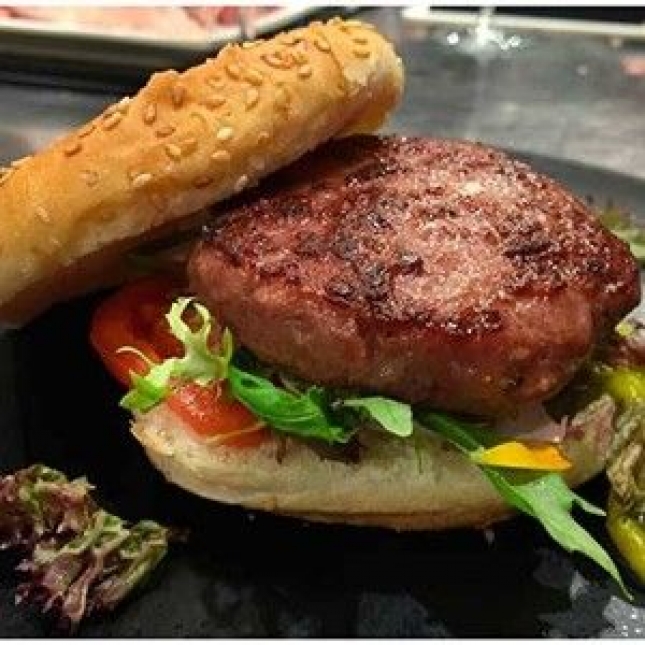 Hamburguesas y churrasco de cordero, los nuevos cortes m�s valorados por los carniceros