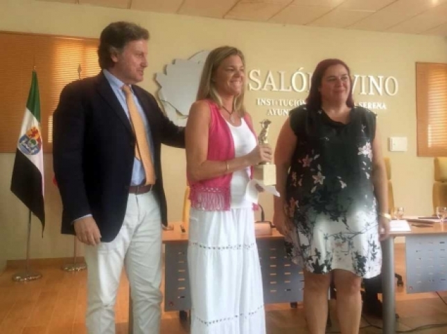 EA Group entrega el I Premio Francisco Aragn en el marco de la inauguracin del 32 Saln Ovino de La Serena