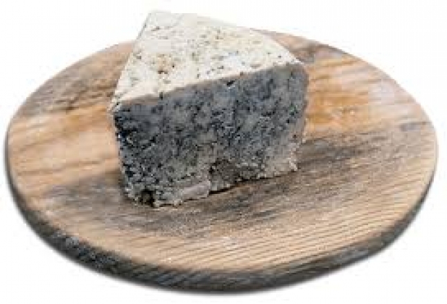 Los ganaderos de Cabrales y Gamon�u alertan del peligro de desaparici�n de ambos tipos de queso por culpa de los lobos