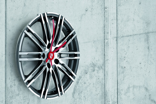 Mitones Impresionismo autoridad Iconos de Porsche para el hogar: reloj de pared hecho con la llanta de 20″  del 911 Turbo - Decoración e Interiorismo