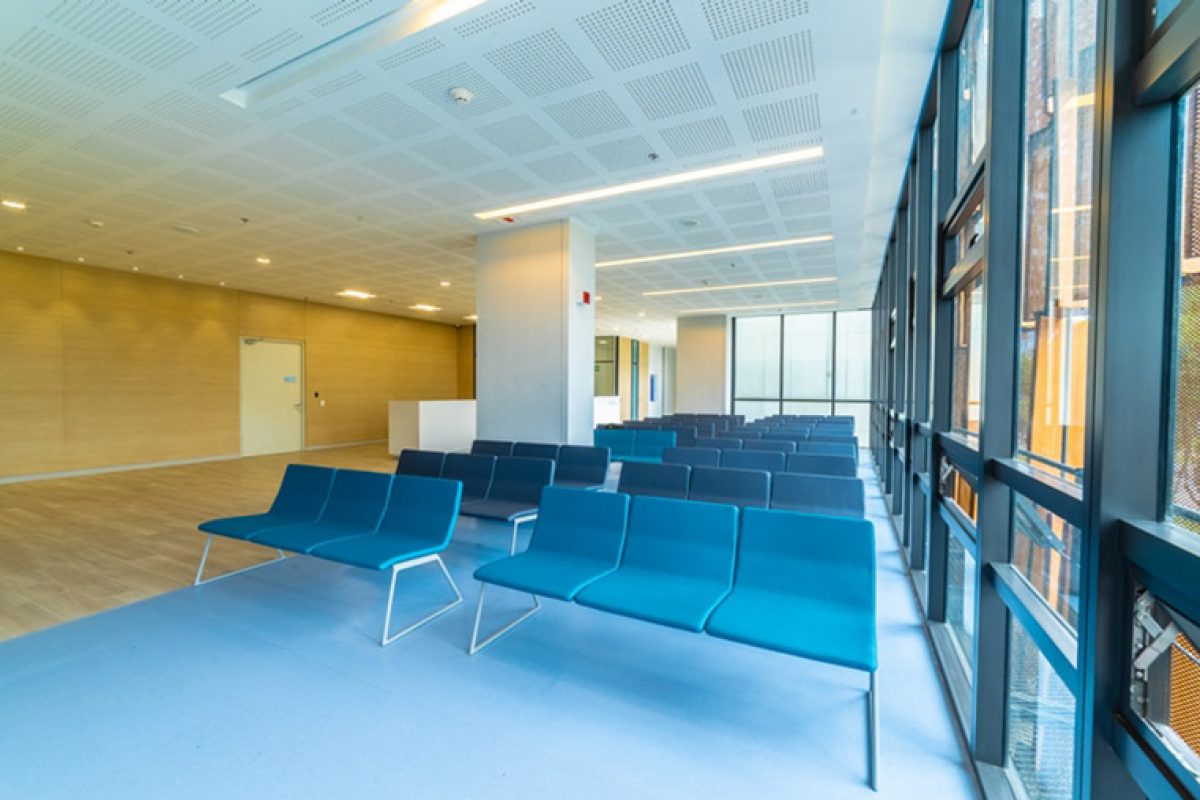 Los asientos de Sellex elegidos para equipar Los Cobos Medical Center de Bogot, diseado por Daniel Bonilla