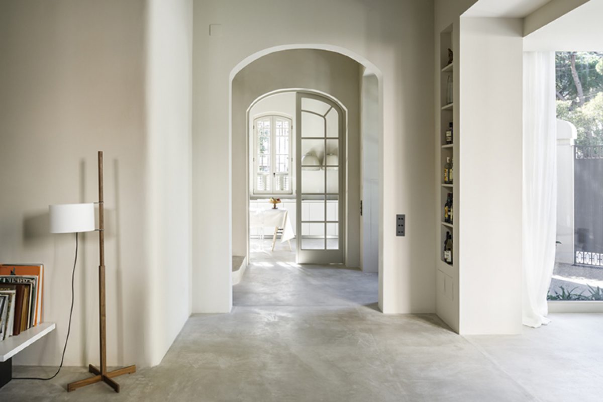 El estudio de arquitectura Luca Olano Lafita rehabilita una casa centenaria en Barcelona bajo los criterios del Passivhaus