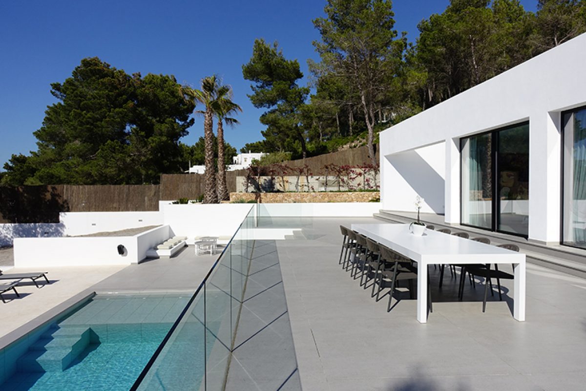 Casos Prcticos: Espectacular Villa Omnia en Ibiza con Dekton y Silestone diseada por Jano Blanco