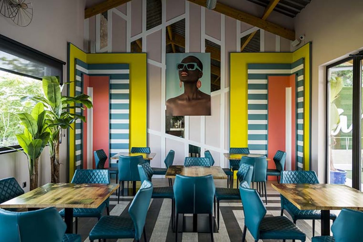 Espacios Alberto Aranda disea el Restaurante Canbun con un espectacular mural creado con Orac Decor