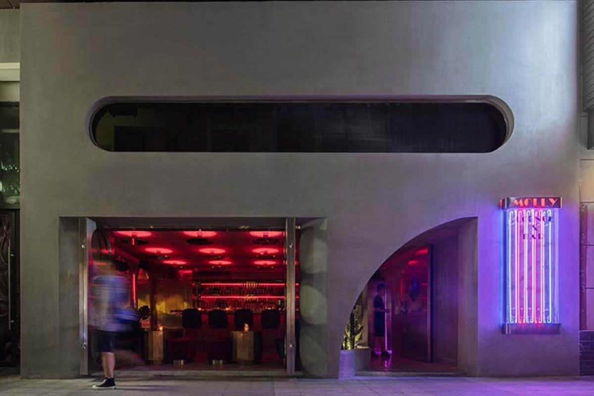 Molly Club por J.H Architecture, un bar con estilo en la calle ms comercial de Wuhan, China