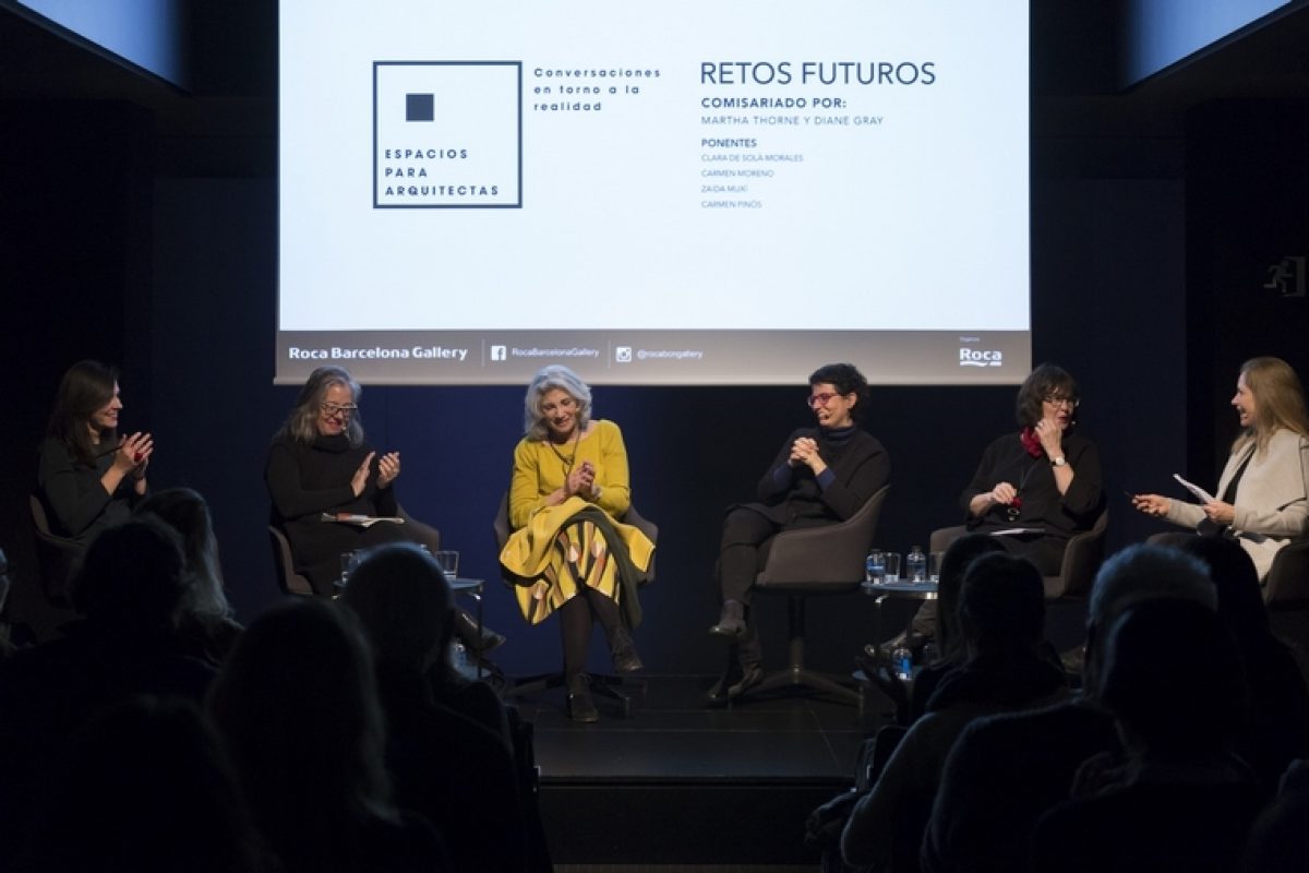 La visibilidad de las mujeres en el sector, uno de los retos futuros debatidos en el ciclo Espacios para arquitectas del Roca Barcelona Gallery
