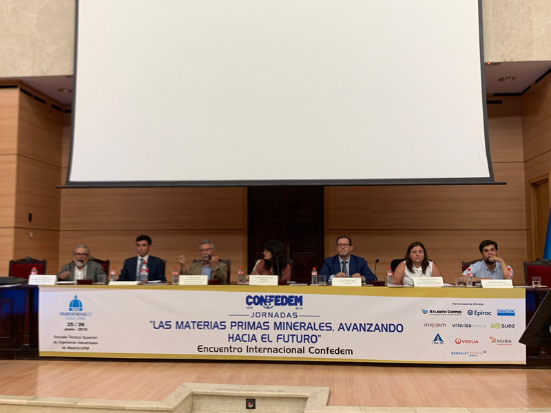 En sintona con las exigencias que demanda el sector de la minera en la actualidad, la Confederacin Nacional de Empresarios de la Minera y de la metalurgia, Confedem, ha reunido a los profesionales del sector en un nuevo encuentro internacional sobre materias primas minerales partiendo desde un objetivo claro: la industria extractiva puede ser, y es, sostenible.