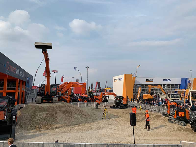 Demo show durante la visita guiada de la compaa en Bauma 2019.