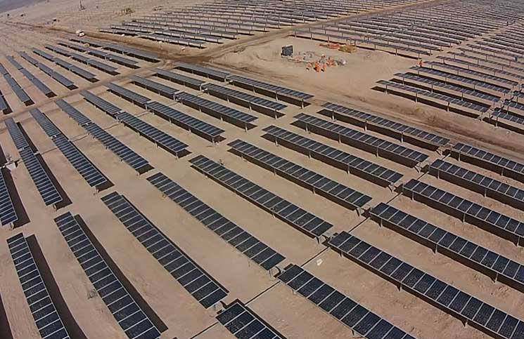 Panormica del campo solar de 330 ha. de la planta fotovoltaica, 2015