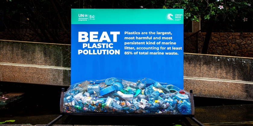 Installation filled with 50 kg of plastic litter 